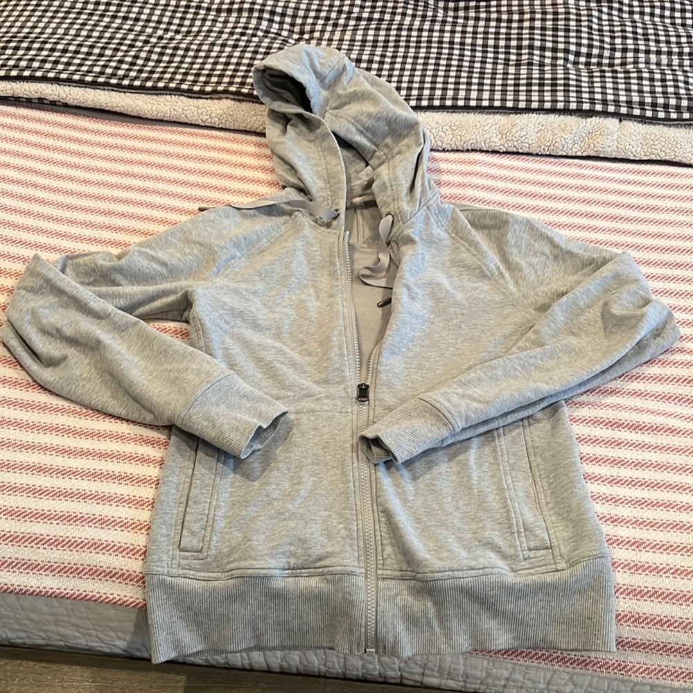 Womens Lululemon jacket. Size 6. Tags removed. EUC.